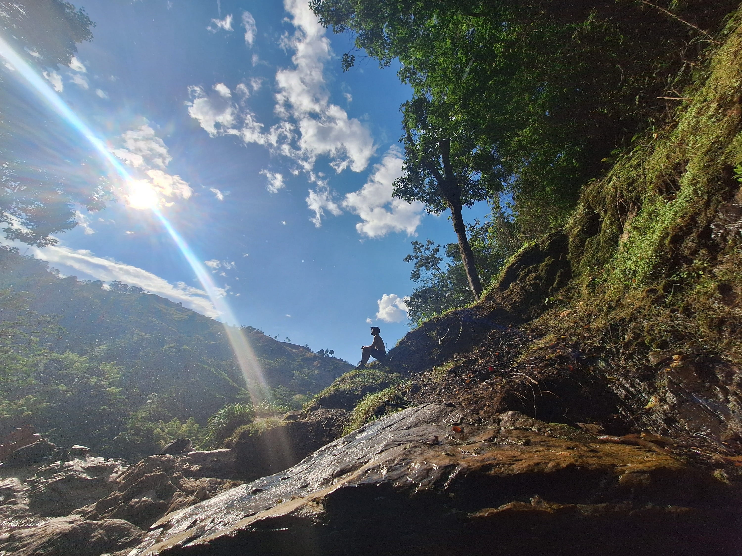 [Image of Atracción principal del Parque del Café, con montañas rusas y ambiente festivo, Quindío]